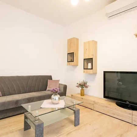 Bugenvilija Apartment *